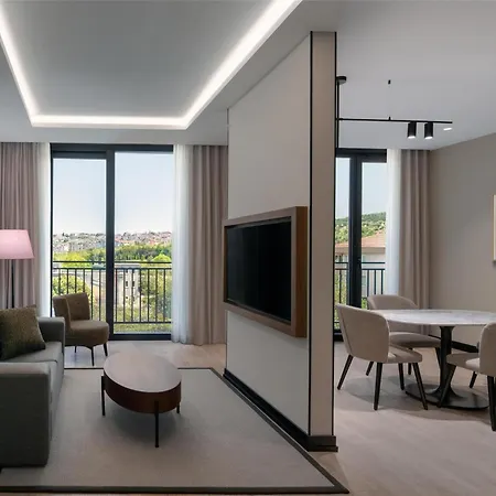 Altunizade Istanbul, Curio Collection By Hilton 4*