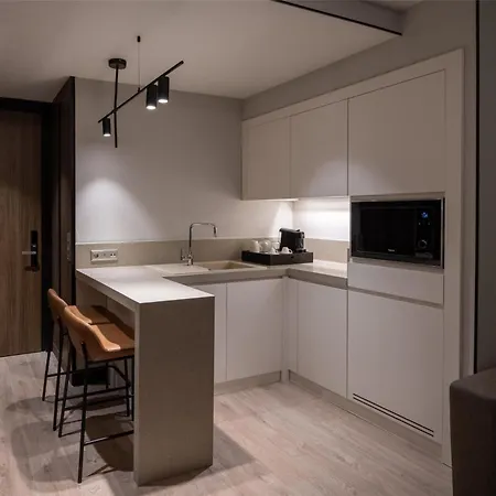 Altunizade Istanbul, Curio Collection By Hilton 4*